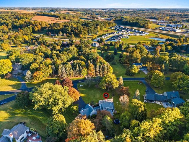 21 CRESTVIEW DRIVE, Hortonville, WI 54944