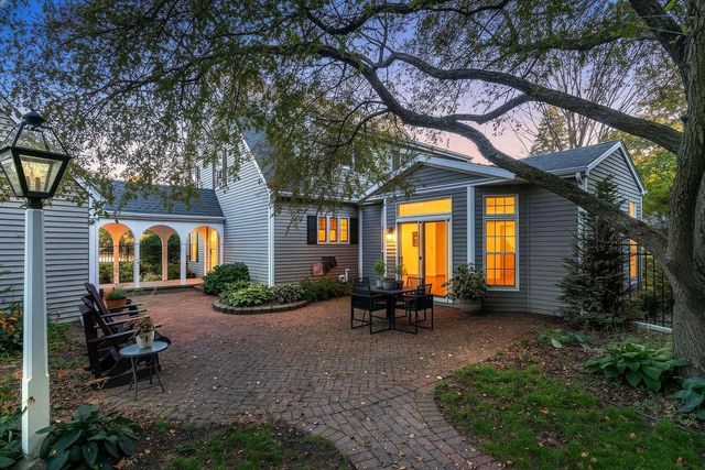 21 CRESTVIEW DRIVE, Hortonville, WI 54944
