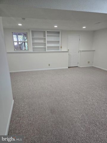 3 WAGON WHEEL DR, Sicklerville, NJ 08081