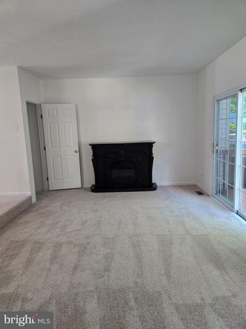 3 WAGON WHEEL DR, Sicklerville, NJ 08081