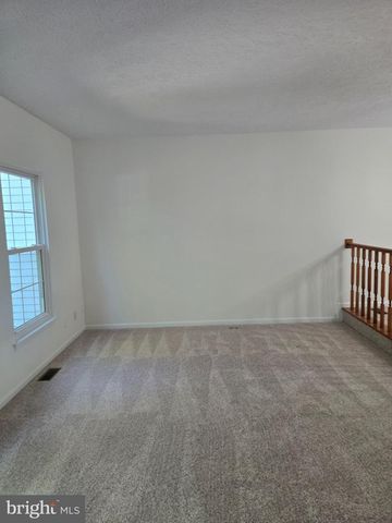 3 WAGON WHEEL DR, Sicklerville, NJ 08081