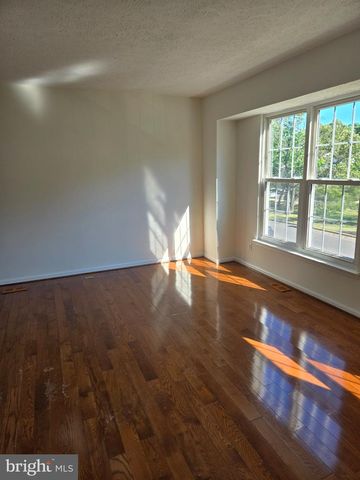 3 WAGON WHEEL DR, Sicklerville, NJ 08081