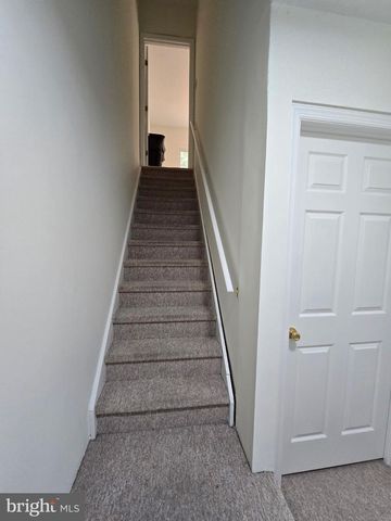 3 WAGON WHEEL DR, Sicklerville, NJ 08081
