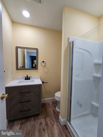 3 WAGON WHEEL DR, Sicklerville, NJ 08081