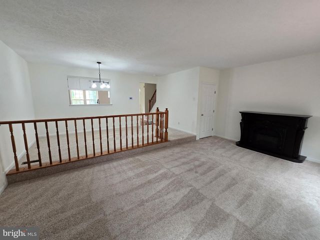 3 WAGON WHEEL DR, Sicklerville, NJ 08081