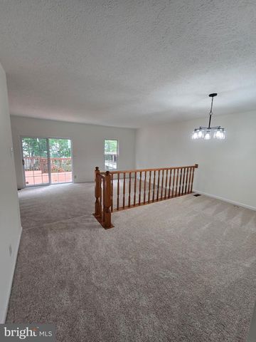 3 WAGON WHEEL DR, Sicklerville, NJ 08081
