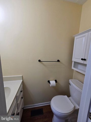 3 WAGON WHEEL DR, Sicklerville, NJ 08081