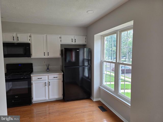 3 WAGON WHEEL DR, Sicklerville, NJ 08081