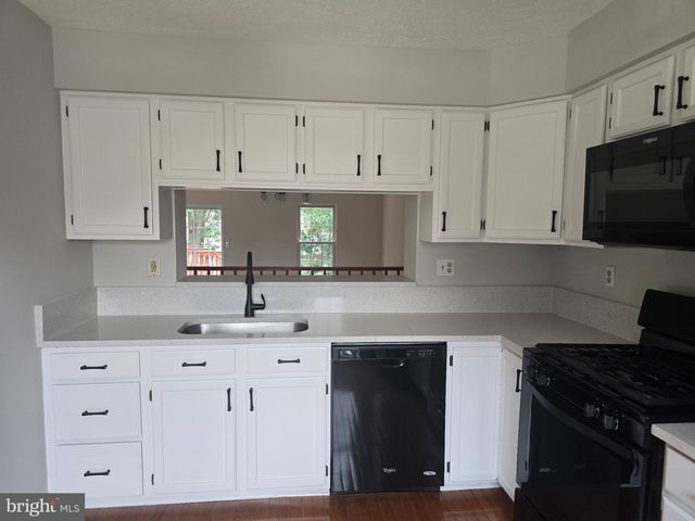 3 WAGON WHEEL DR, Sicklerville, NJ 08081