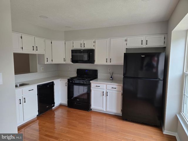 3 WAGON WHEEL DR, Sicklerville, NJ 08081