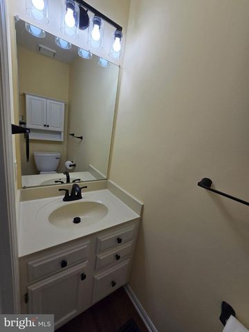 3 WAGON WHEEL DR, Sicklerville, NJ 08081