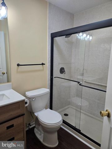 3 WAGON WHEEL DR, Sicklerville, NJ 08081