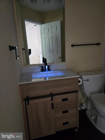 3 WAGON WHEEL DR, Sicklerville, NJ 08081