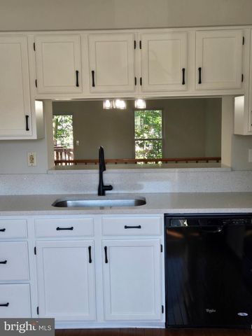 3 WAGON WHEEL DR, Sicklerville, NJ 08081
