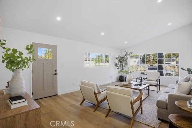 20630 Chase Street, Winnetka (los Angeles), CA 91306