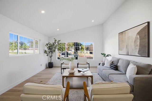 20630 Chase Street, Winnetka (los Angeles), CA 91306