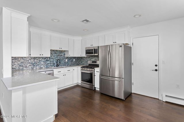 15 Leighton Court, Toms River, NJ 08757