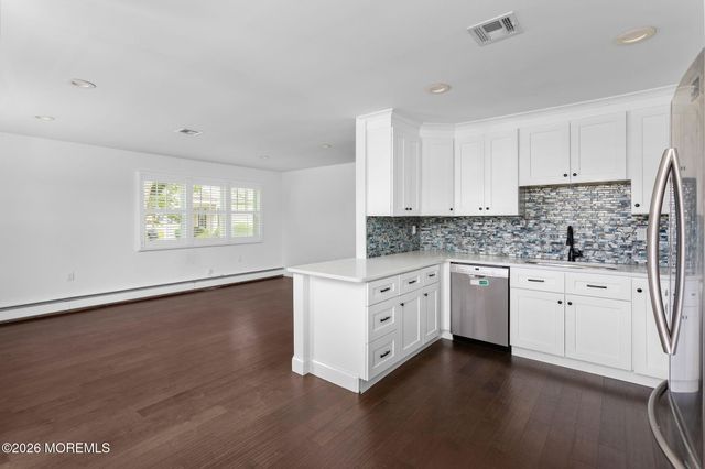 15 Leighton Court, Toms River, NJ 08757