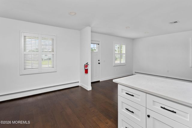 15 Leighton Court, Toms River, NJ 08757