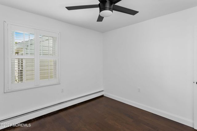 15 Leighton Court, Toms River, NJ 08757