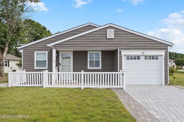 15 Leighton Court, Toms River, NJ 08757