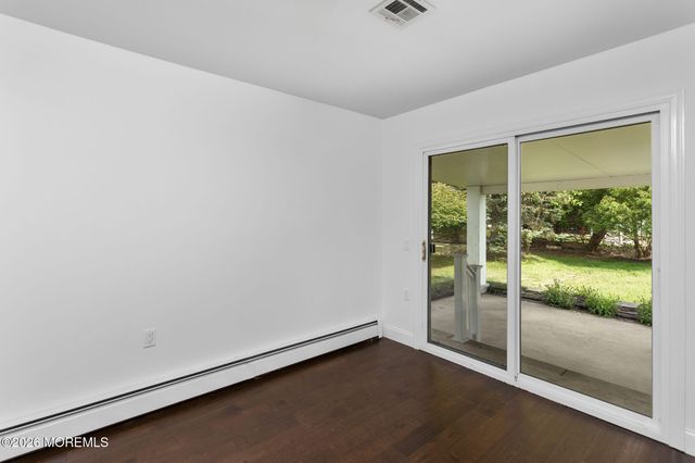 15 Leighton Court, Toms River, NJ 08757