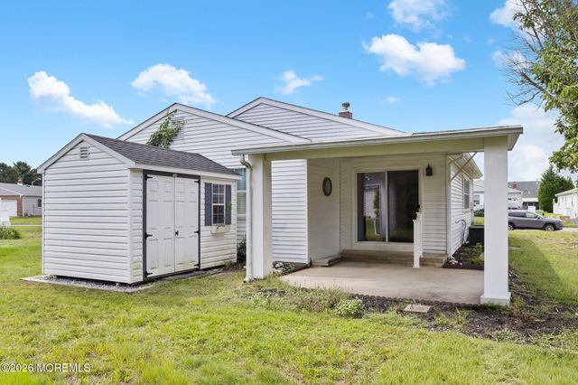 15 Leighton Court, Toms River, NJ 08757