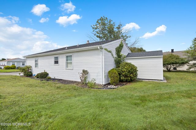 15 Leighton Court, Toms River, NJ 08757