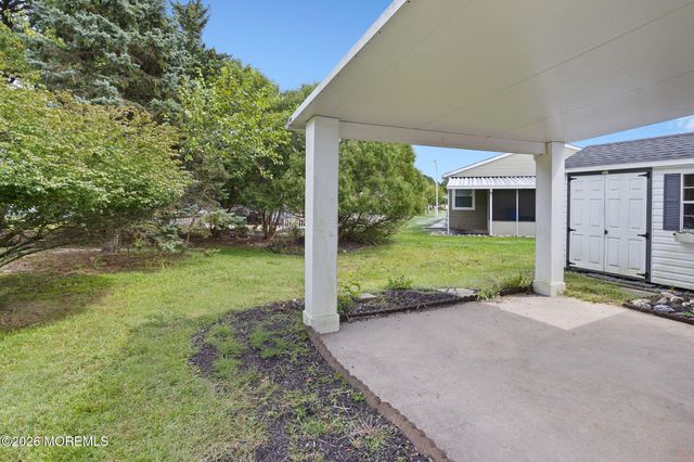 15 Leighton Court, Toms River, NJ 08757