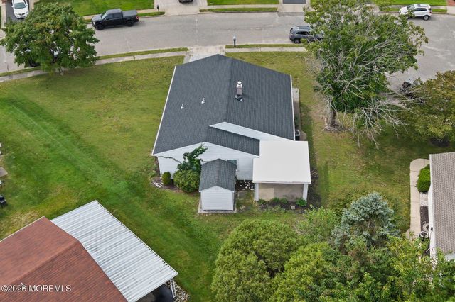 15 Leighton Court, Toms River, NJ 08757