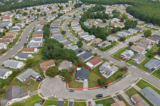 15 Leighton Court, Toms River, NJ 08757