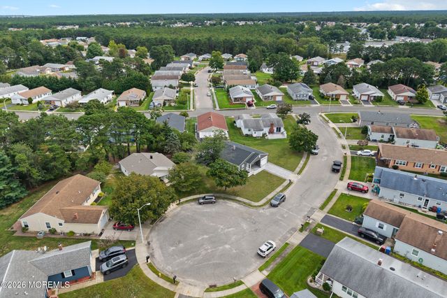 15 Leighton Court, Toms River, NJ 08757