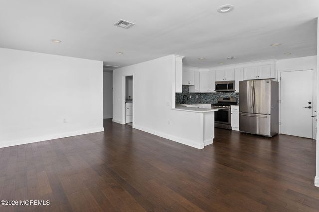 15 Leighton Court, Toms River, NJ 08757