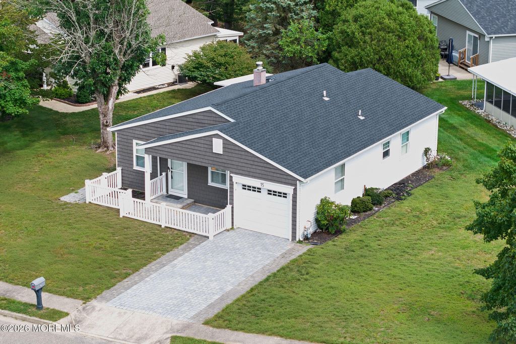 15 Leighton Court, Toms River, NJ 08757