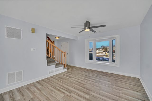 813 Kansas Street, Carol Stream, IL 60188