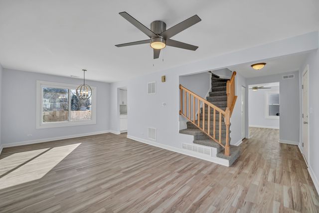 813 Kansas Street, Carol Stream, IL 60188