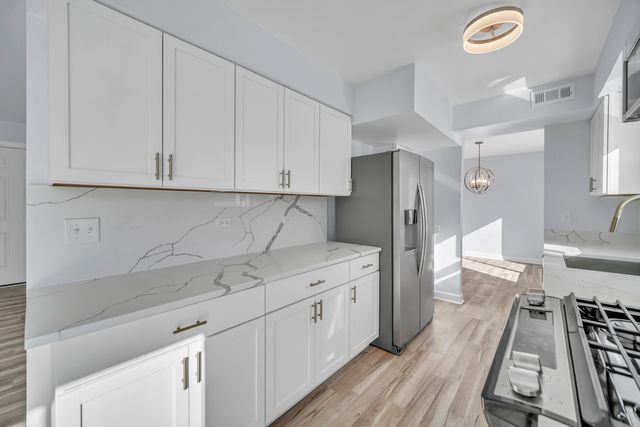 813 Kansas Street, Carol Stream, IL 60188