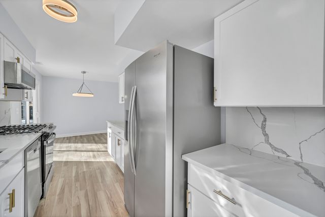 813 Kansas Street, Carol Stream, IL 60188