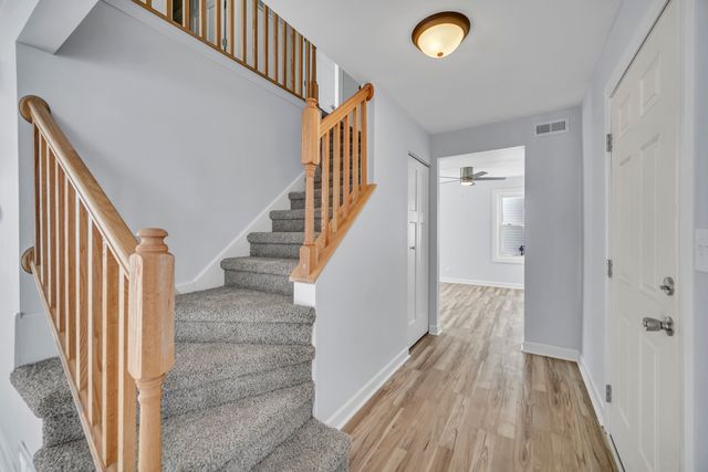 813 Kansas Street, Carol Stream, IL 60188