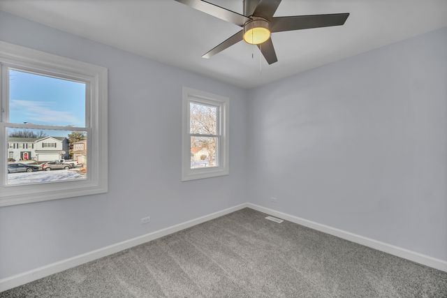 813 Kansas Street, Carol Stream, IL 60188