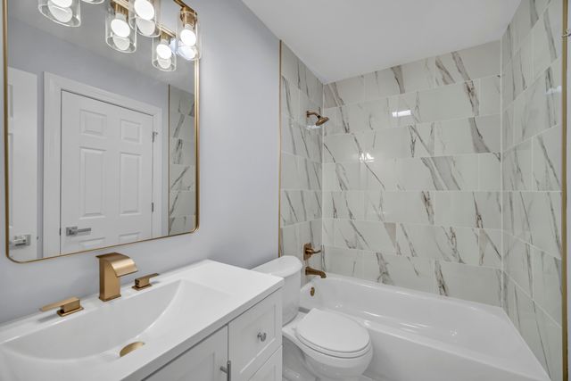 813 Kansas Street, Carol Stream, IL 60188