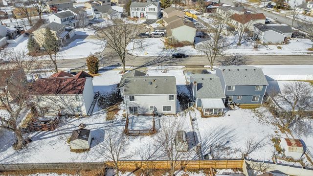 813 Kansas Street, Carol Stream, IL 60188