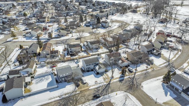 813 Kansas Street, Carol Stream, IL 60188