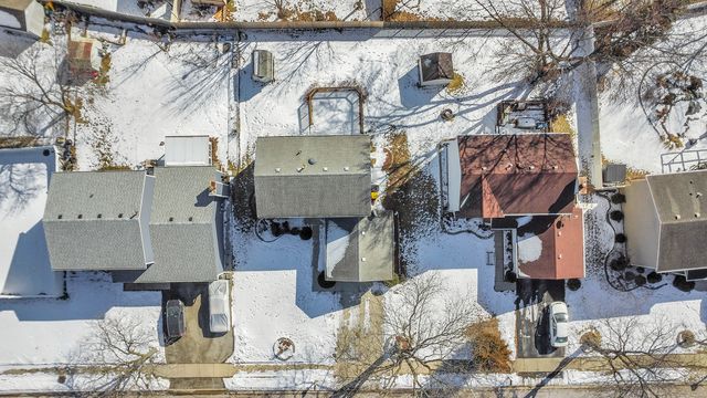 813 Kansas Street, Carol Stream, IL 60188