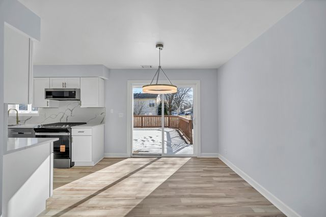 813 Kansas Street, Carol Stream, IL 60188