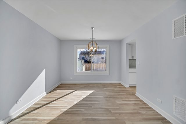 813 Kansas Street, Carol Stream, IL 60188