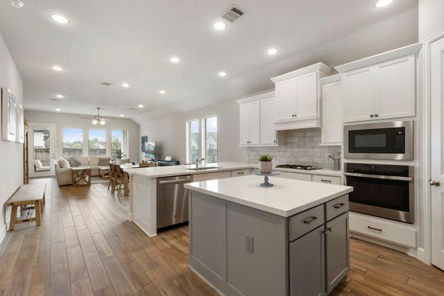 42208 Cubierto Trace, Magnolia, TX 77354