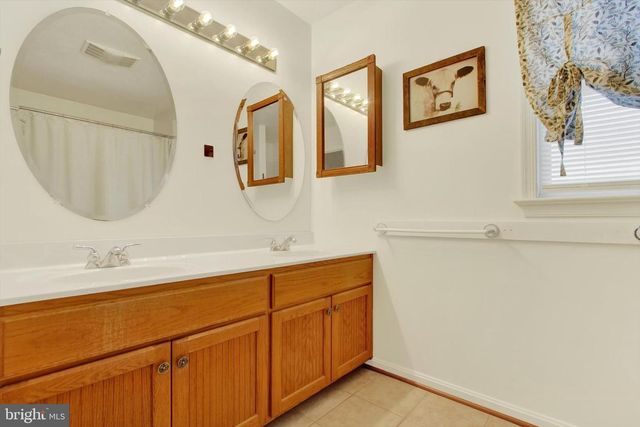 13 FIELDCREST DR, Littlestown, PA 17340