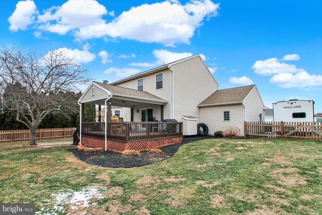 13 FIELDCREST DR, Littlestown, PA 17340