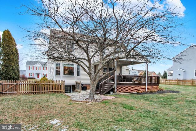 13 FIELDCREST DR, Littlestown, PA 17340